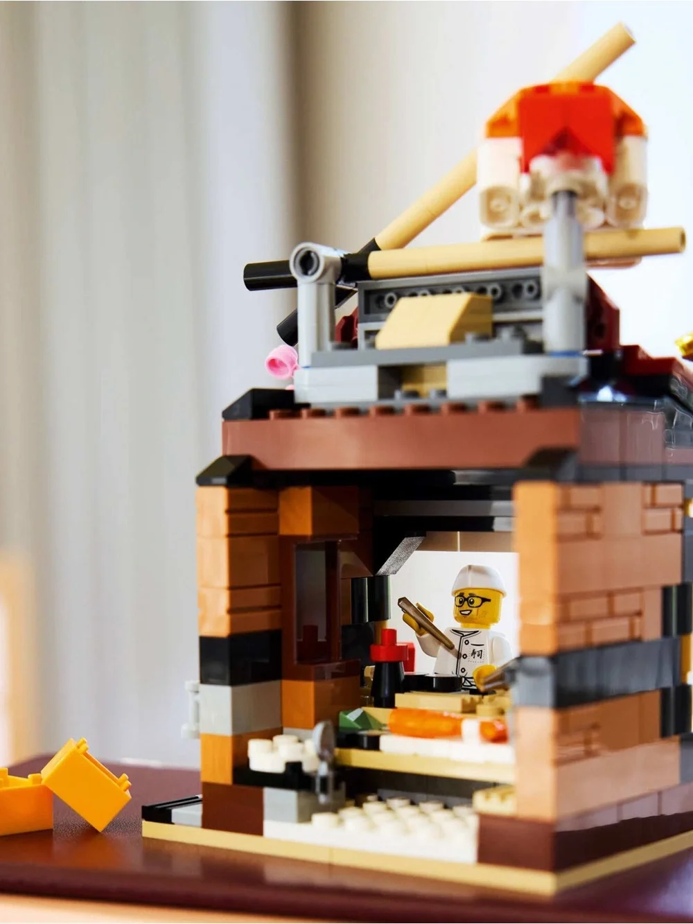 Lego Restaurants of the World Japan Sushi Stall - Red, Tan, Brown, White, Black - Picture 4 of 5
